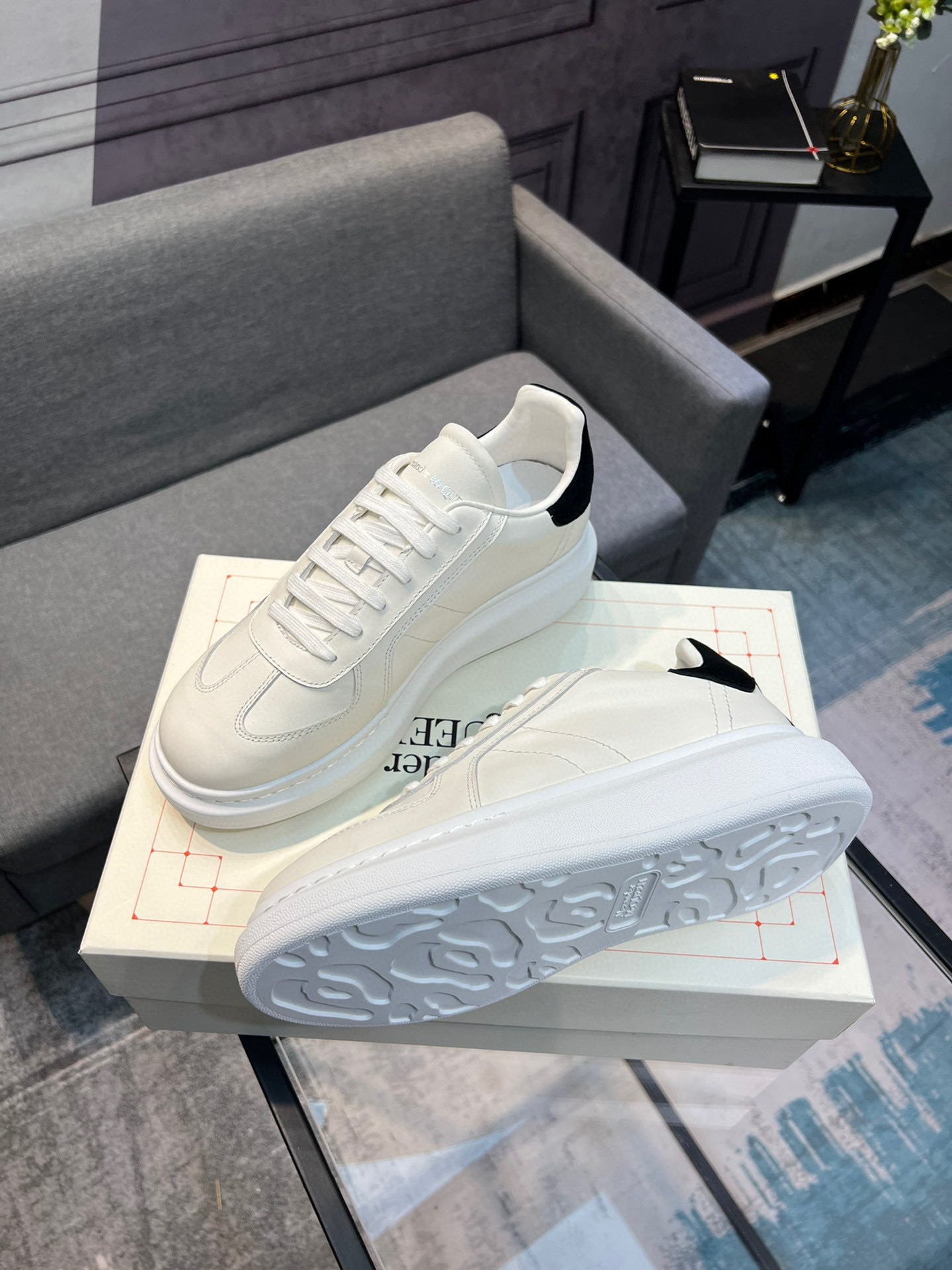Alexander McQueen Oversized Retro Sneakers White Black - Image 5