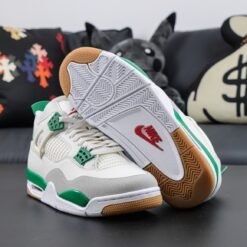 Alternative view of NIKE SB X NIKE AIR JORDAN 4 PINE GREEN