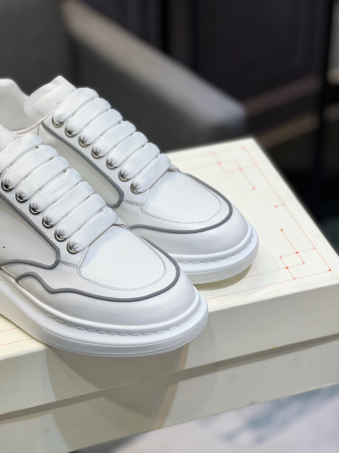 Alexander Mcqueen Panelled Leather Sneakers White - Image 7