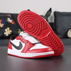 Alternative view of Air Jordan 1 Retro Low OG “Chicago” 2025