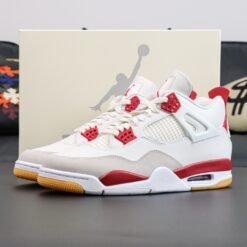 NIKE SB X NIKE AIR JORDAN VARSITY RED