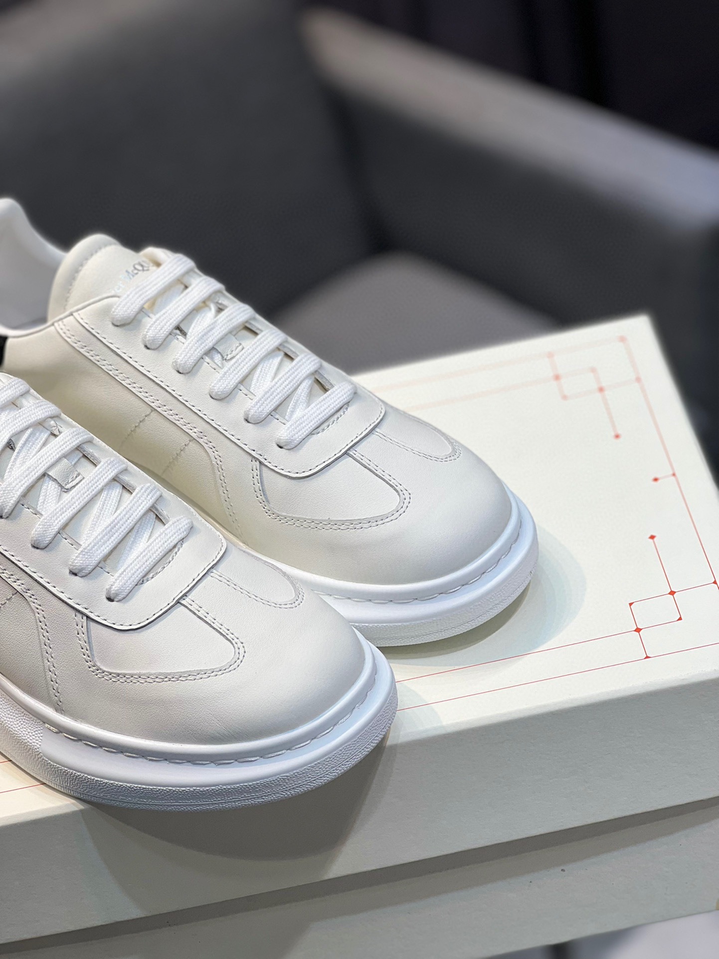 Alexander McQueen Oversized Retro Sneakers White Black - Image 8