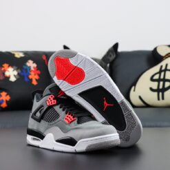 Alternative view of Air Jordan 4 Infrared