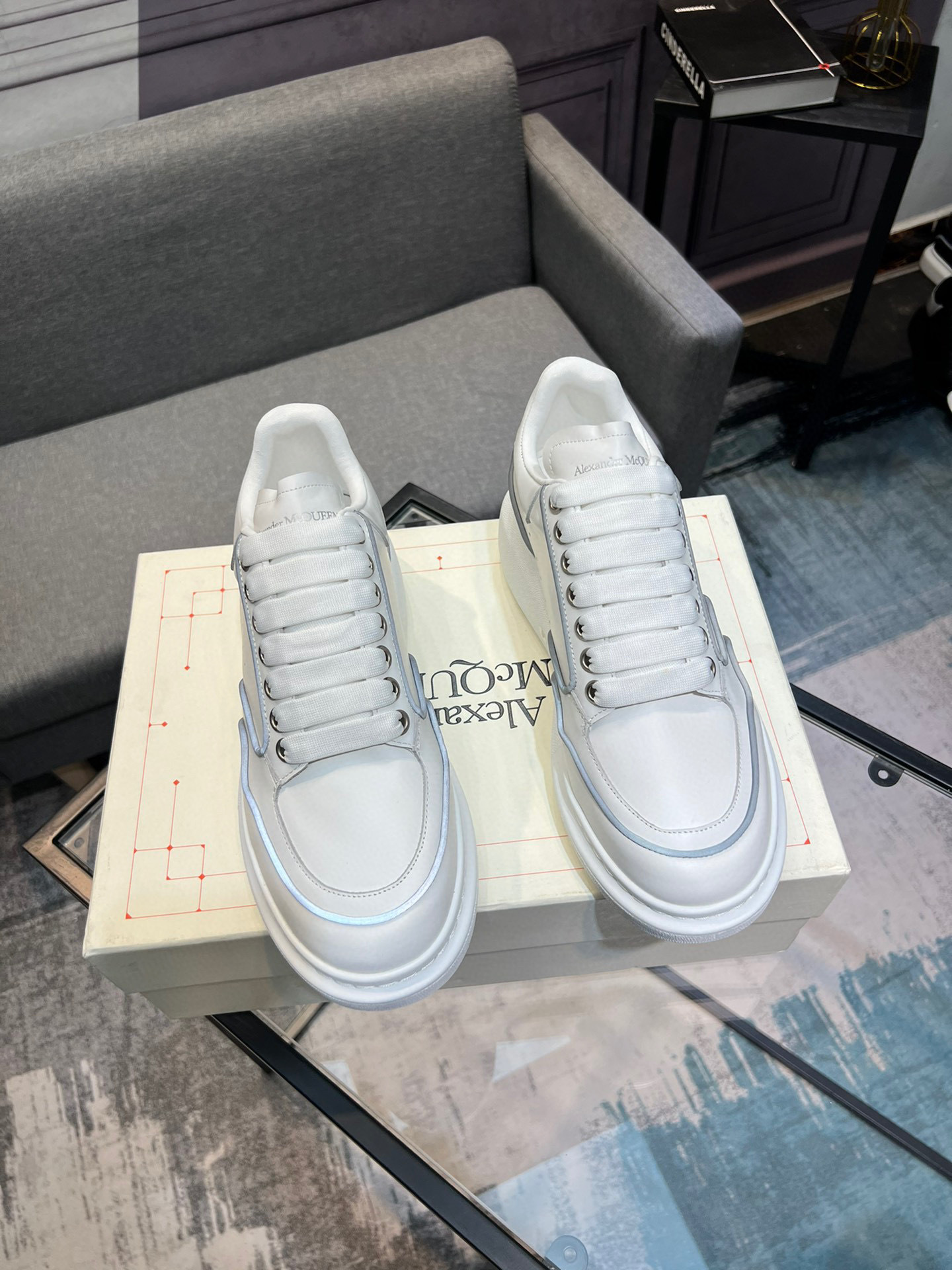 Alexander Mcqueen Panelled Leather Sneakers White - Image 4