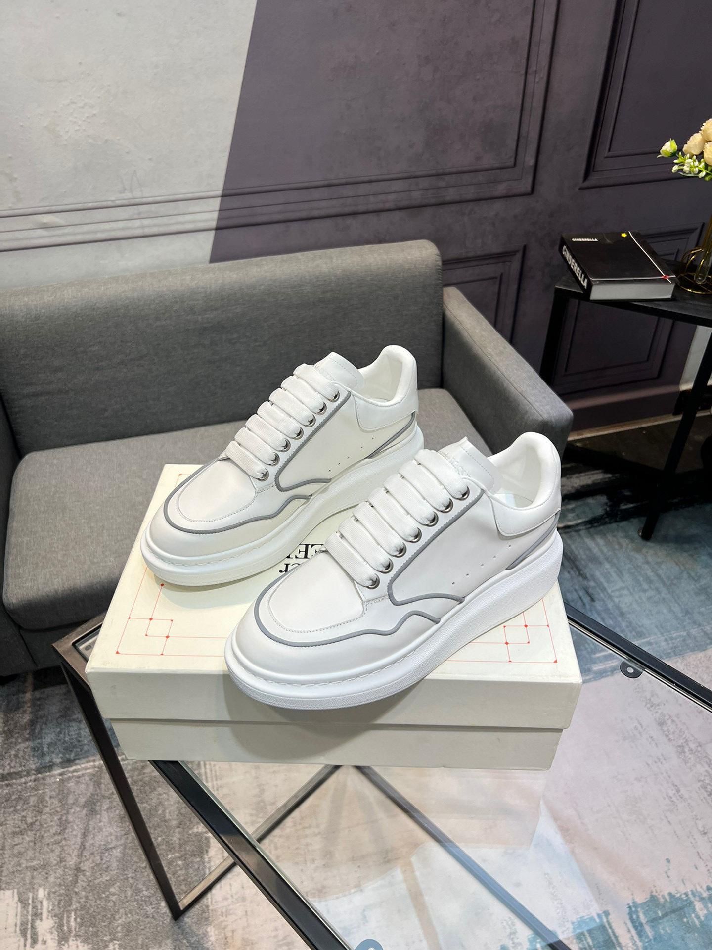 Alexander Mcqueen Panelled Leather Sneakers White - Image 2