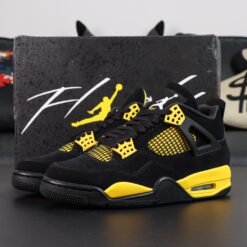 NIKE AIR JORDAN 4 THUNDER