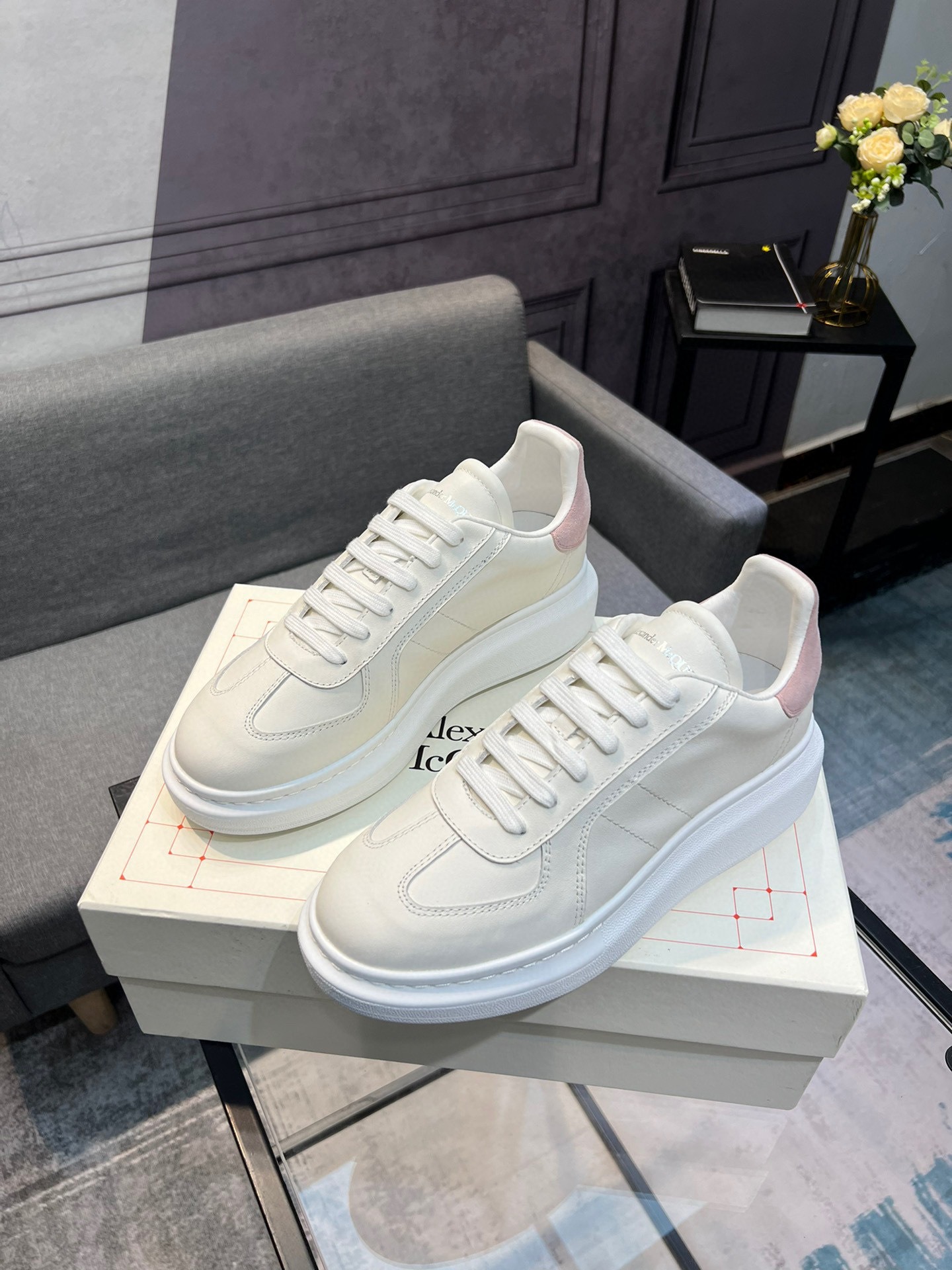 Alexander McQueen Oversized Retro Sneakers White Pink - Image 2